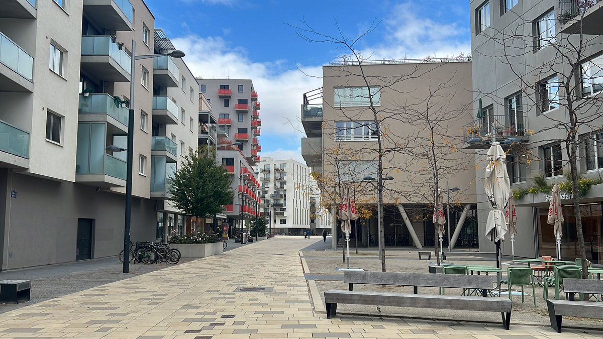 A #Vienna le #casepopolari costruite e gestite da <a href="/Stadt_Wien/">Stadt Wien</a> sono accessibili ad #affitti #agevolati di circa 7/9€ al mese per chi ha un #reddito annuo netto inferiore a 55mila€. Il servizio di #EstOvest #Rai nelle prossime settimane <a href="/TgrRaiFVG/">Tgr Rai Friuli Venezia Giulia</a>