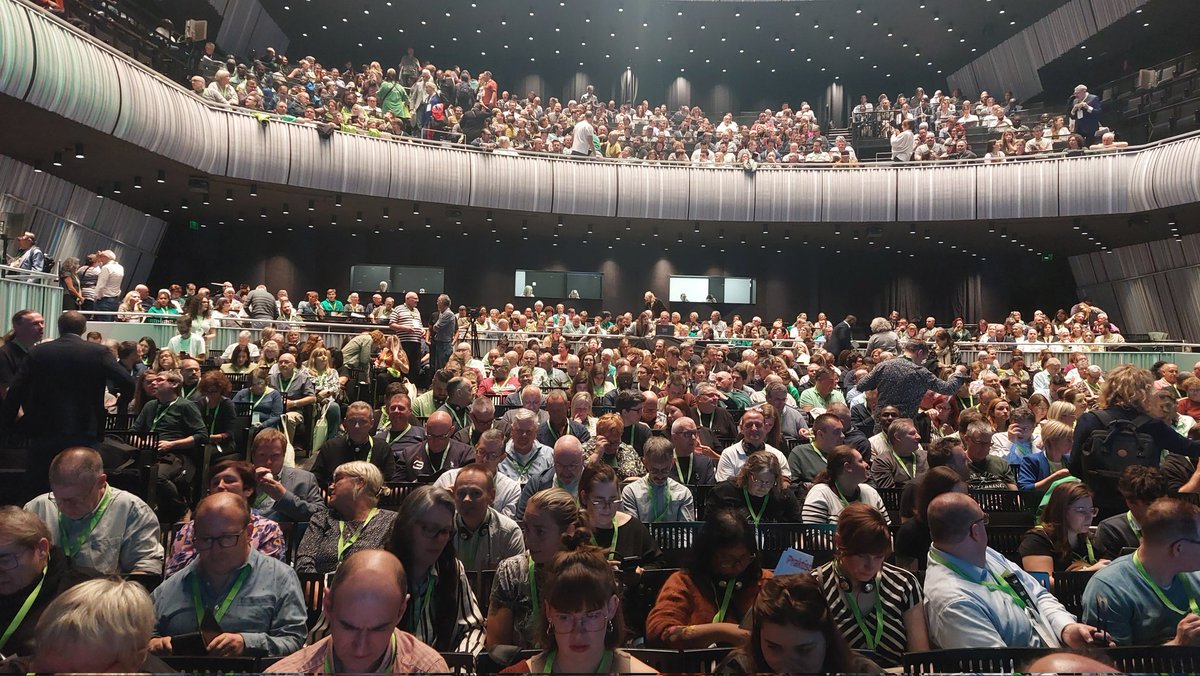 Dessiner le monde de demain: inclusif, garantissant un revenu qui permet de vivre dignement, d'etre reconnu au travail et transformer un modele economique qui epuise l'humain. C'est des aujourd'hui avec les miltant-es de la CSC