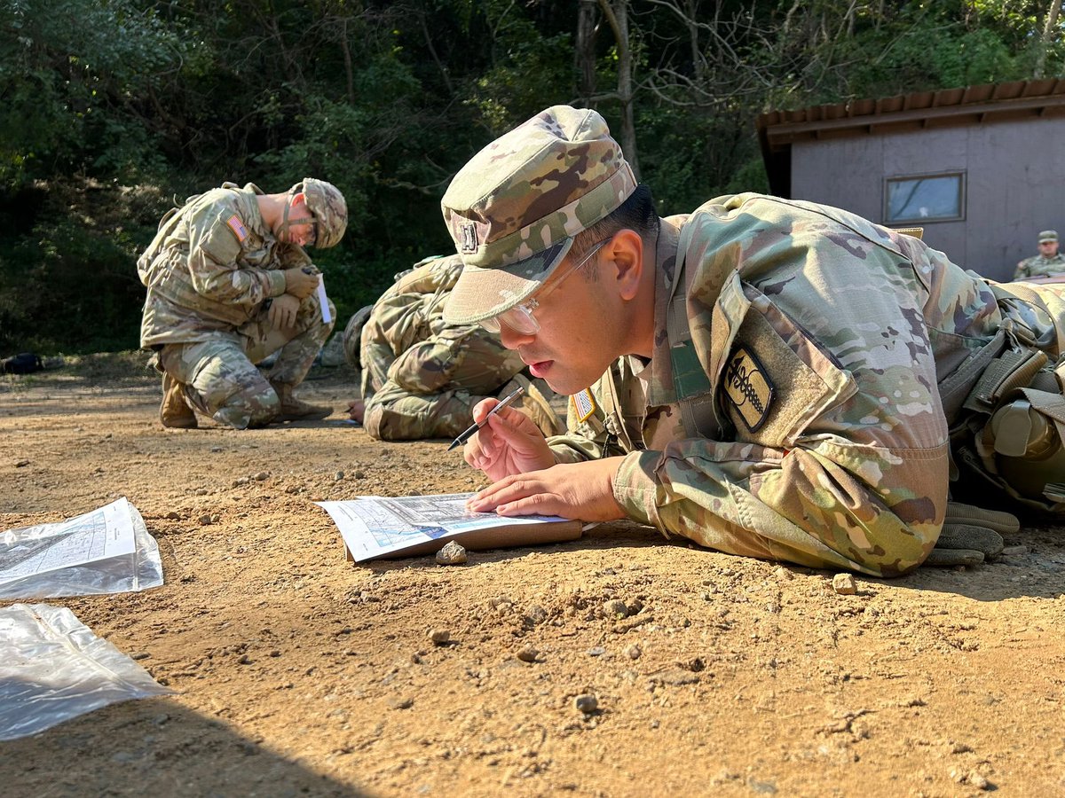 168thMMB's tweet photo. Land Navigation is a task necessary for soldiers at all levels. Powerhouse soldiers from @560thmcga and @629th_sentinels recently proved their #fighttonight readiness by putting their land nav skills to the test with both day and night iterations. 

Let’s just hope nobody ordered pizza to the land nav sight 🍕 

#medicalaidandsupport 
#marchalong 
#soldieron 
#fighttonight