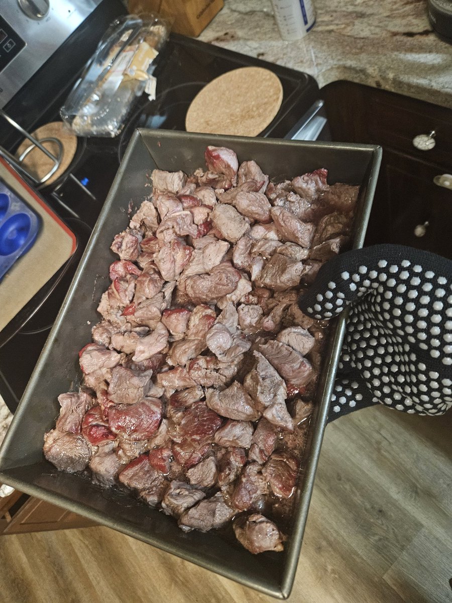 Smoked the meat for the stew we're having tonight. Tasted so good I snagged some as breakfast. 👌🏼