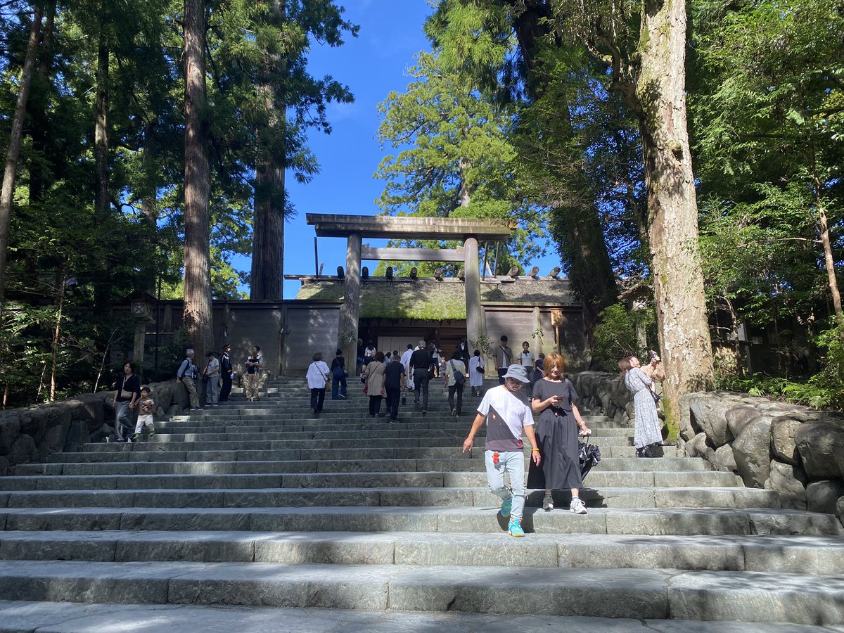 Benzuser's tweet photo. 物件が全く買えないので、
スーパームーンの今日、
伊勢神宮と猿田彦神社へ参拝に。
今迄の感謝と今後の御導きを
お願いしました。

今話題のたから石も🪨

今日も物件を探します🏃💨

#たから石
#伊勢神宮
#猿田彦神社
#不動産投資
#大家
#築古戸建
#アパート投資
#矢沢永吉 https://t.co/R0PEsdUCfF