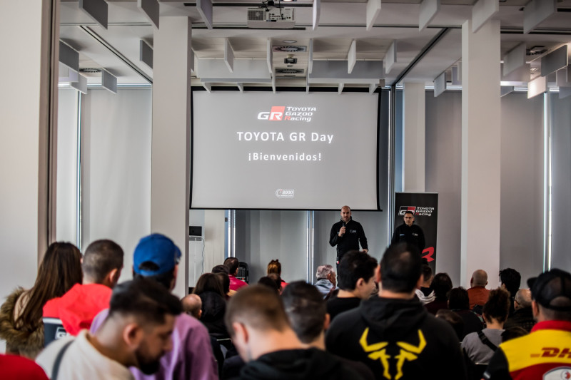 ToyotaPrensa's tweet photo. 🚨Ya está la 4⃣ Edición del #Toyota #GRDay 🔴⚫️

La experiencia @TGR_Spain  vuelve al @Circuito_Jarama 🏁

Los #Toyota #GR86, #GRSupra y el nuevo #GRYaris serán los protagonistas

Además, habrá modelos expuestos de la gama GR de Toyota como #Hilux, #Yaris130H y #ToyotaCHR 

Y contaremos con simuladores, karting y slalom cronometrado

📅 19 octubre de 10- 19h

Más información👇
https://t.co/LHELgcezaz