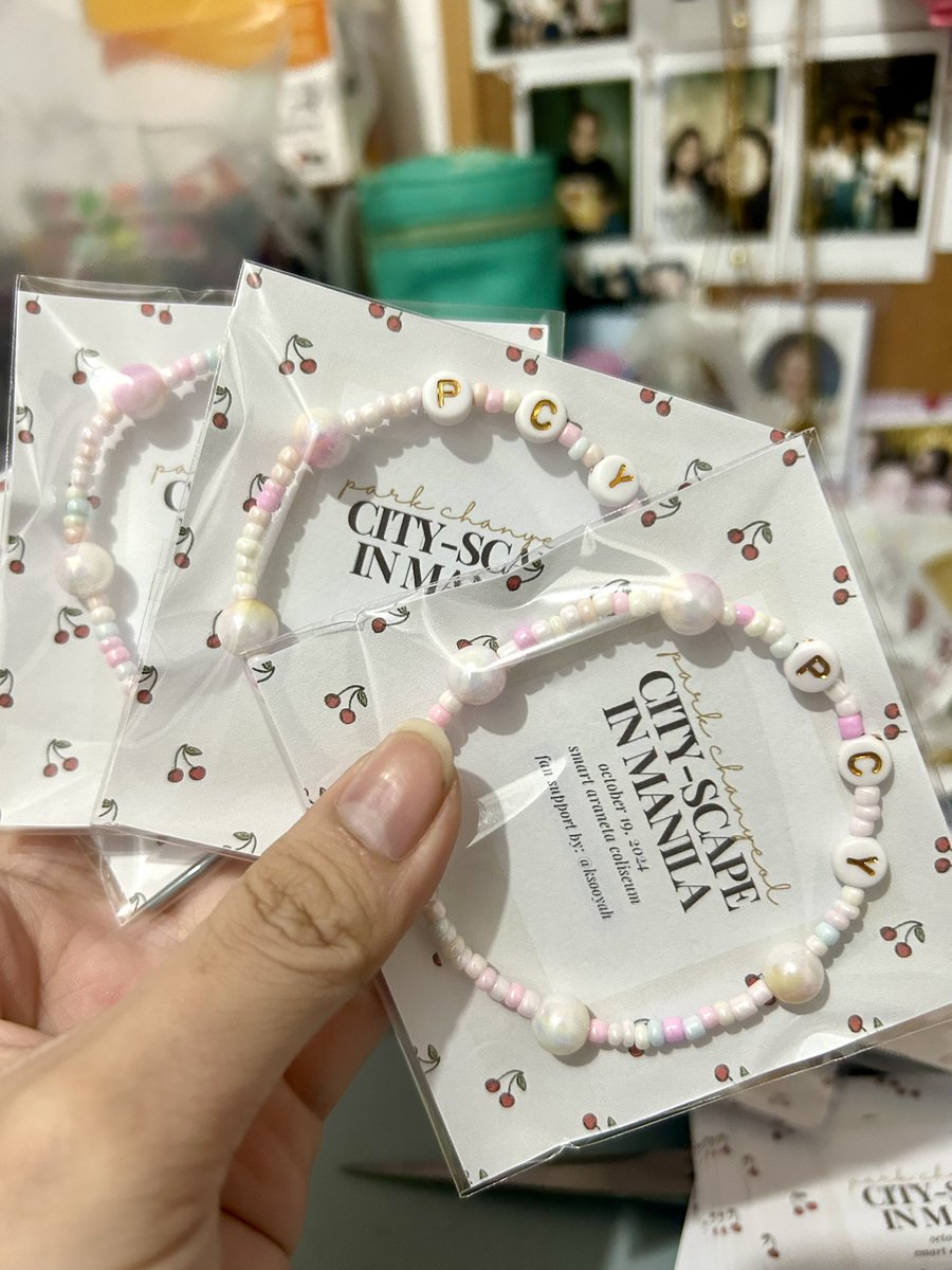 ksooyah's tweet photo. additional freebies! pcy bracelets hihi try ko bigyan yung mga makakasalubong ko hahaha see you guys!!! ❤️

#CityScapeInMNL #CHANYEOL 
#CHANYEOLinMANILA2024
#2024_CHANYEOL_LIVETOUR_都市風景_City_scape_in_MANILA https://t.co/EFbMdkAR6U