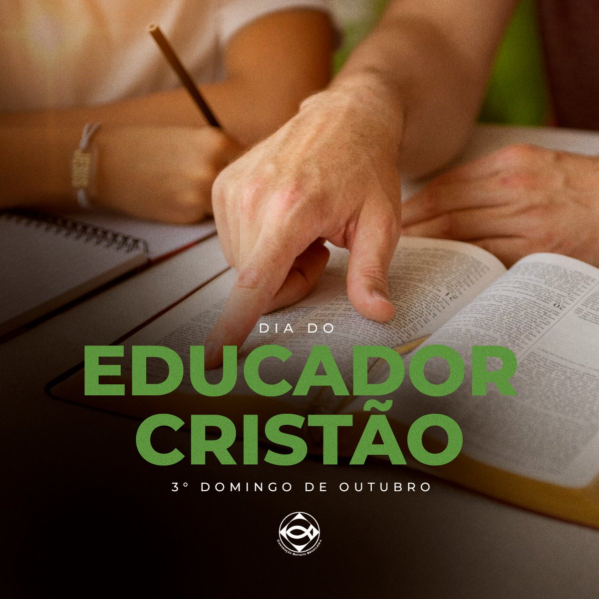 batistasdacbb's tweet photo. Neste 3º domingo de outubro, celebramos o Dia do Educador Cristão! 

Honramos a OECBB por seu papel  essencial na formação de educadores que ensinam a Palavra de Deus com excelência. 

Parabéns a cada educador e que Deus abençoe sua vocação! 🙌

#CBB #DiadoEducadorCristao #OECBB https://t.co/PGNZBgSUc0