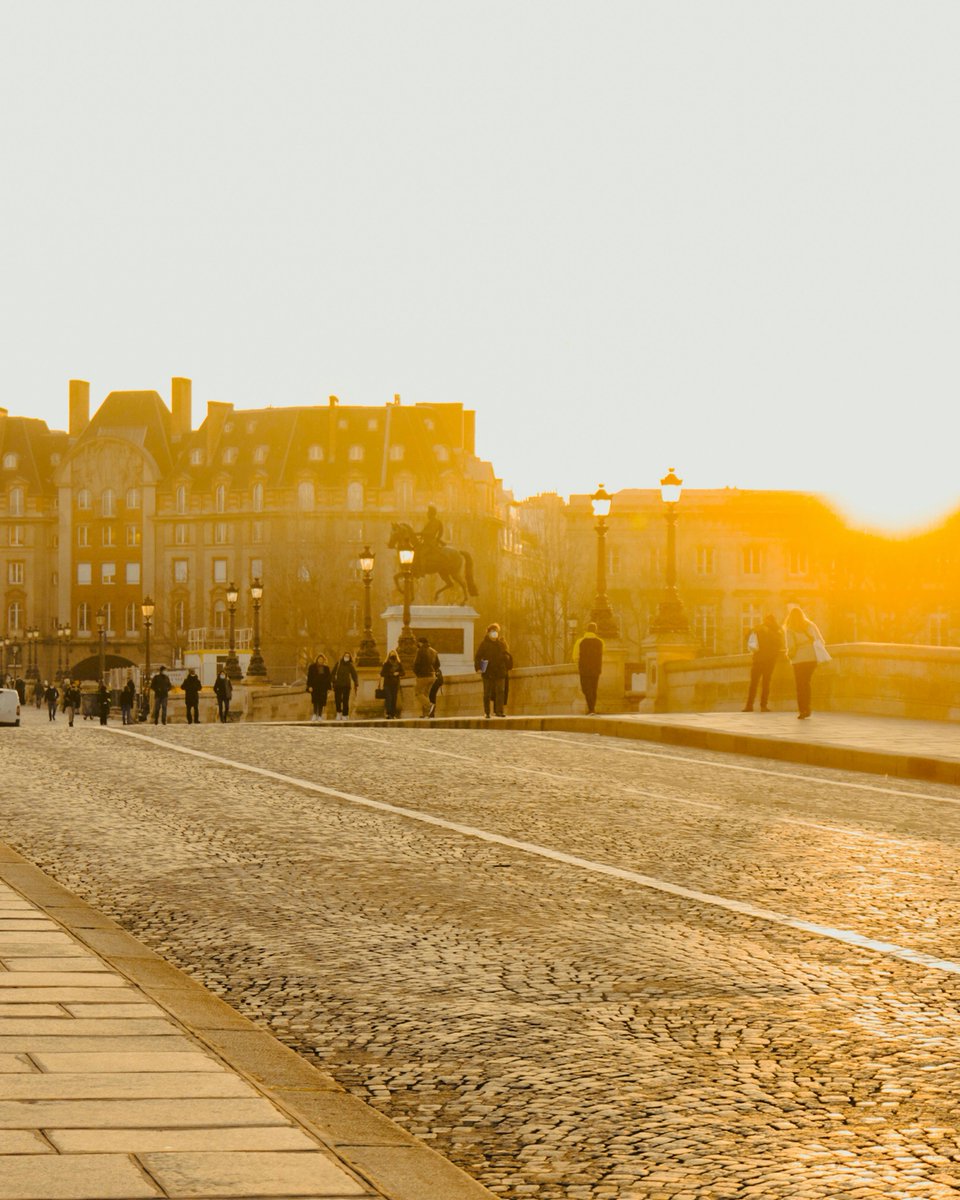 PostSnap's tweet image. Golden hues and crisp mornings 🍂 The beauty of autumn captured by @ylmzceline.

What do you love most about where you live at this time of year? Tell us in the comments or share with a photo by tagging us @postsnap.