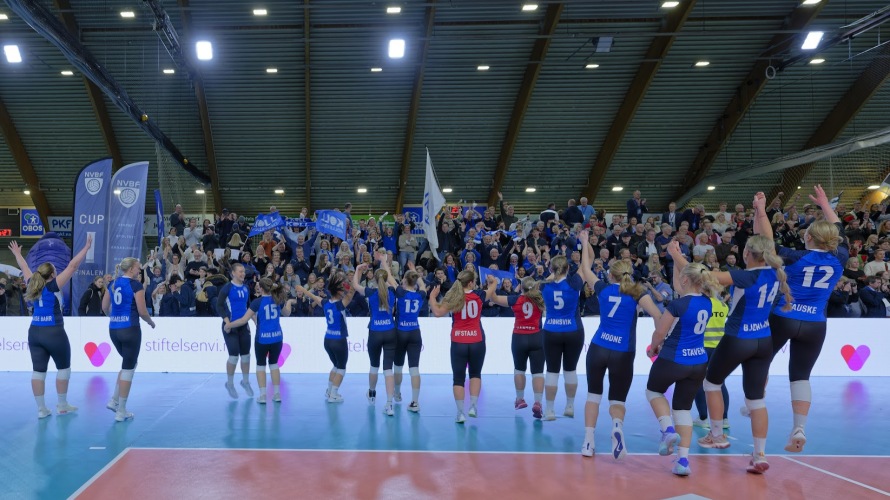 🏐 Lykke til i åttendedelsfinalene i cupen, Aurora Håkstad &amp; Koll Volleys damelag vs NMBUI, samt <a href="/BKTromsoe/">Ballklubb Tromsø (BKT)</a> Herrer vs Rossvoll! 🔥 Koll har 2 seire i serien 💪og #BKTromsø tar med momentum fra Europacupen til NM-cupen 26/10! 👏
Peis på og ta seirene hjem! norsktoppvolleyball.no/norsk-toppvoll…