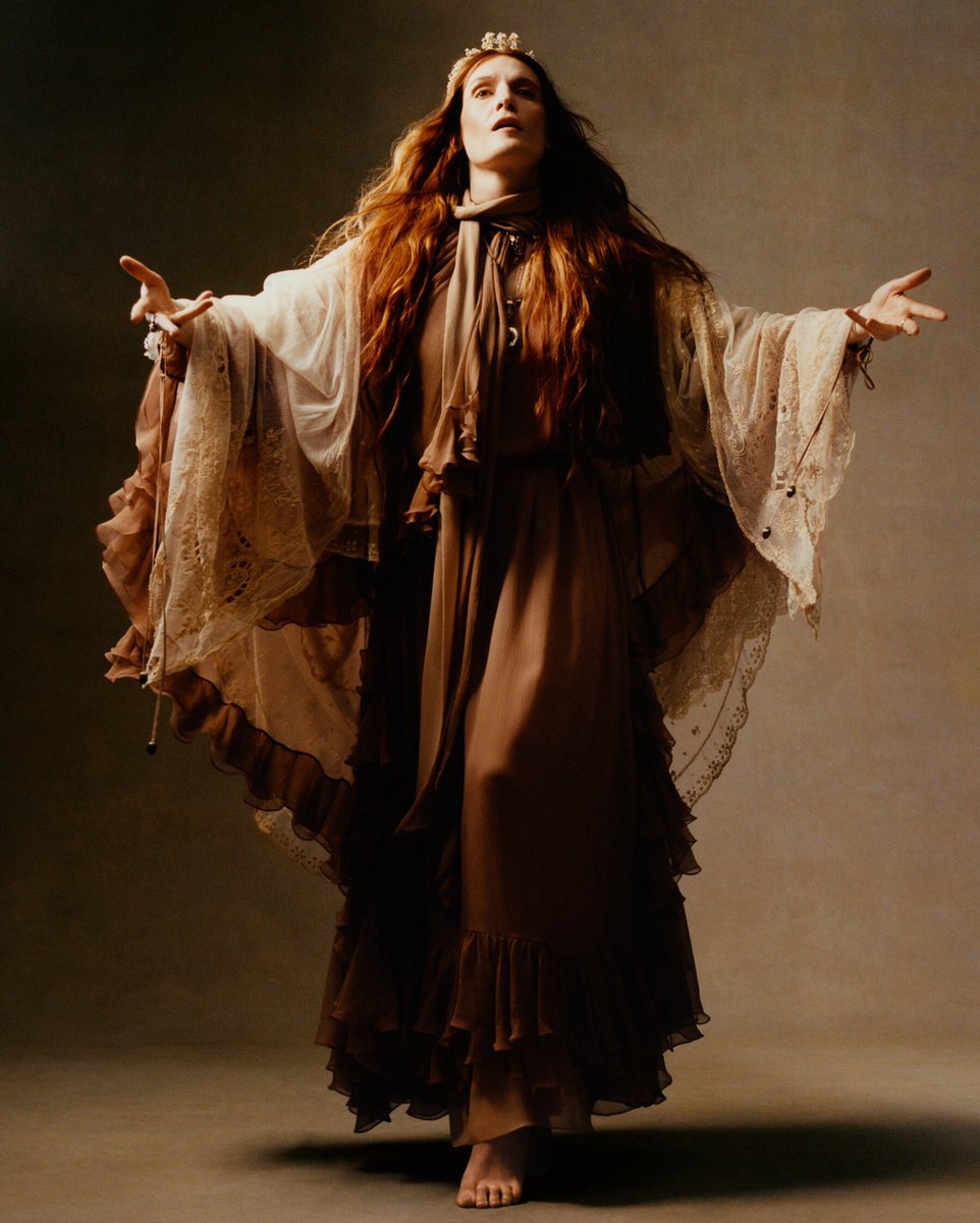 ceredemonials's tweet photo. JESUS CAME BACK IN A BEAUTIFUL DRESS SHE WAS SO RIGHT https://t.co/mXZHeJbRtk