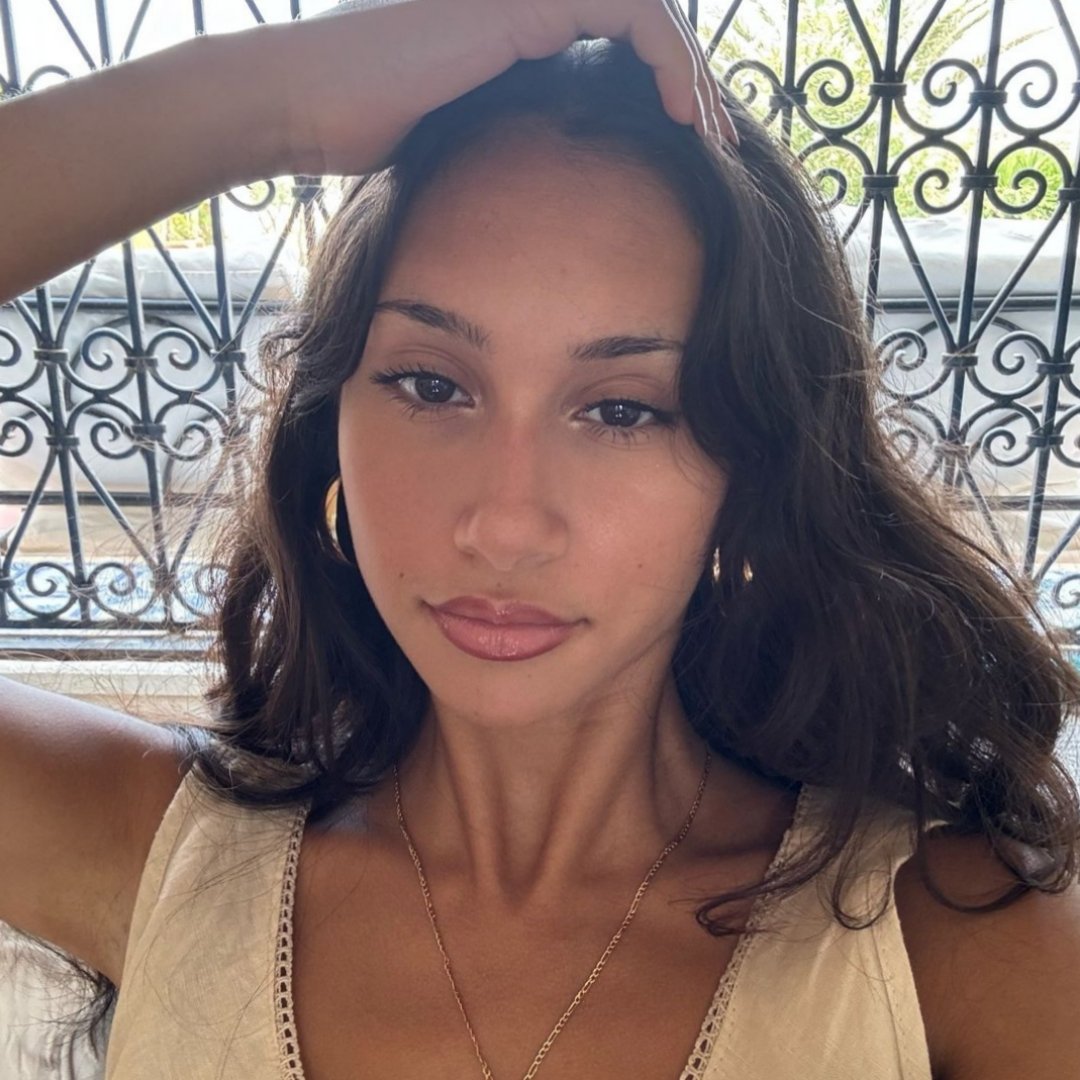 hello! this is a pics account for the french contestant, dalia khali, of #TIMETURNNER #타임터너. for more updates of her, please follow me and turn on the notifications!

like and retweets are appreciated. :)