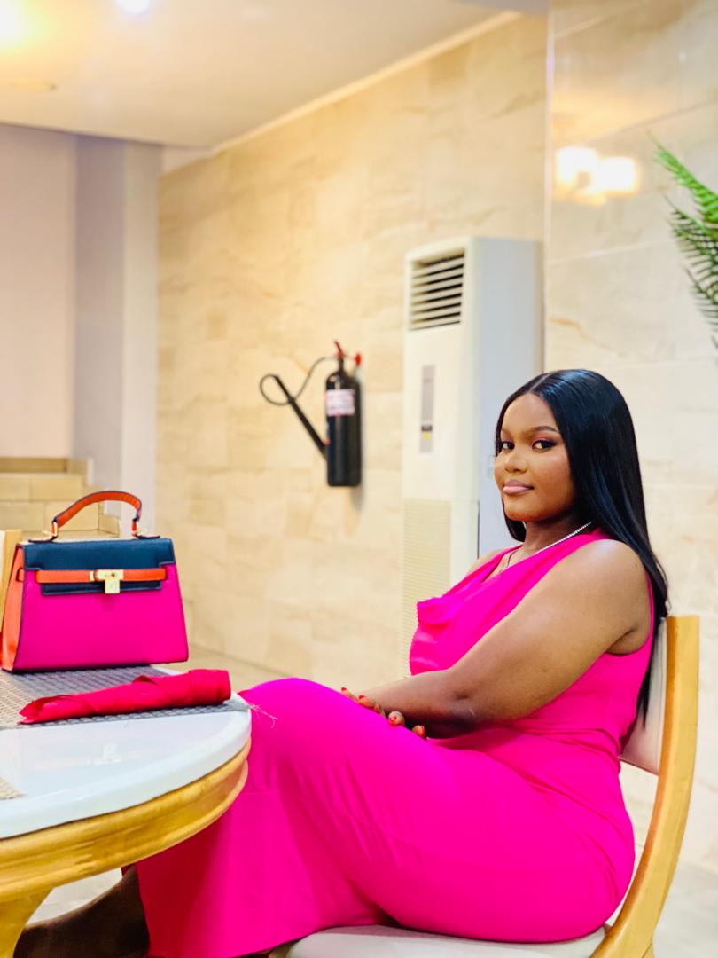 Birthday girl
#OzeeMbadiwe 
#davido 
#wedging
#VikingsXVictoria