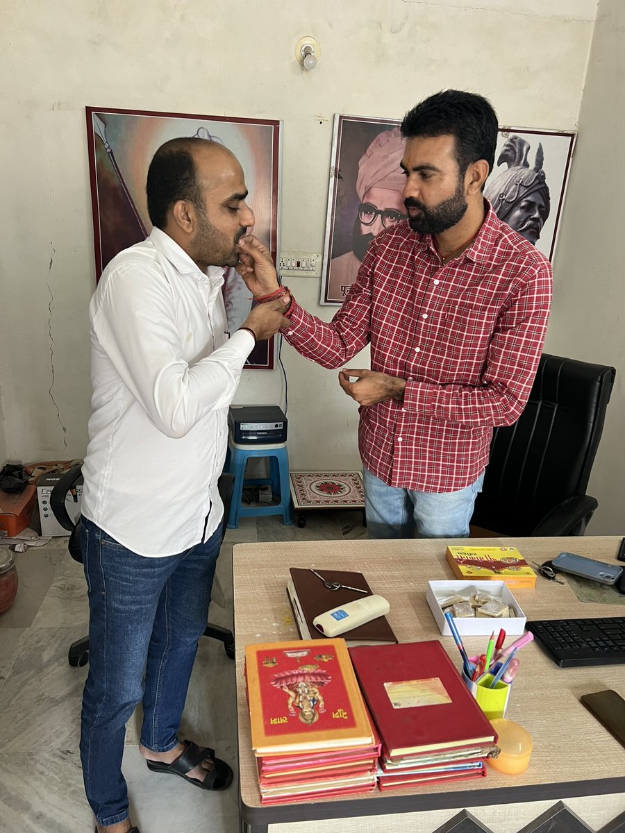 BsDaspan's tweet photo. सहपाठी, प्रिय मित्र, मुकेश राजपुरोहित दासपां ने कांग्रेस सेवादल का जिलाध्यक्ष बनने पर शुभकामनाए दी,
माँ भगवती हमेशा मित्रता, स्नेह और आत्मीयता अमर रखें
ह्रदय की अनंत गहराइयों से आभार व्यक्त करता हूँ II
#bhinmal
#Daspan
#jalore
@CongressSevadal
@INCRajasthan https://t.co/tx520EU9ad