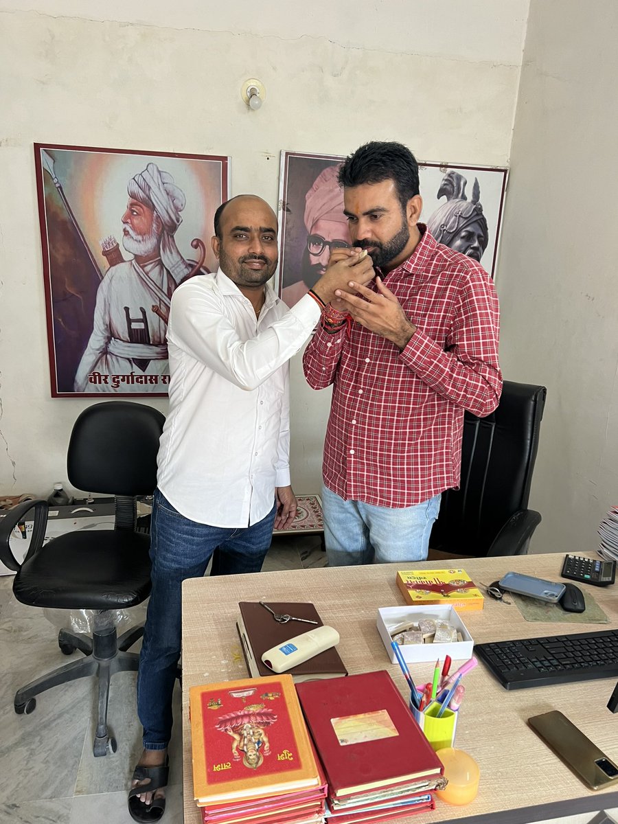 BsDaspan's tweet photo. सहपाठी, प्रिय मित्र, मुकेश राजपुरोहित दासपां ने कांग्रेस सेवादल का जिलाध्यक्ष बनने पर शुभकामनाए दी,
माँ भगवती हमेशा मित्रता, स्नेह और आत्मीयता अमर रखें
ह्रदय की अनंत गहराइयों से आभार व्यक्त करता हूँ II
#bhinmal
#Daspan
#jalore
@CongressSevadal
@INCRajasthan https://t.co/tx520EU9ad