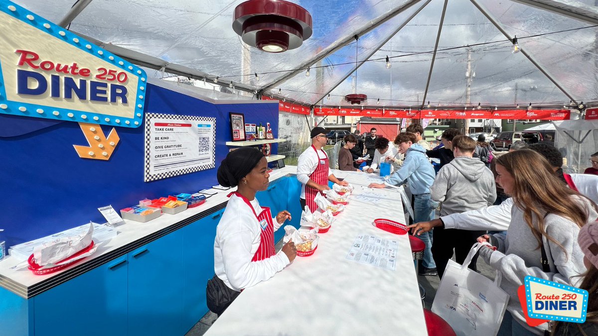 ShopFloorNAM's tweet photo. Today’s the day! We’re launching the #Route250 Diner at the #CirclevillePumpkinShow—a proof of concept to inspire civic pride & service as we look toward #America250!
Big thanks to @StandTogether, @America250, @BRInstitute, @WeRRestaurants, @Franchising411, @OHIOMFG @OhioRestaurant, @OhioHistory, @JnJNews, @HondaInOhio, @Smuckers, @Snapon_Tools, the Circleville community and more for standing with us.
Learn more: https://t.co/I4CwFS9lg0. #America250