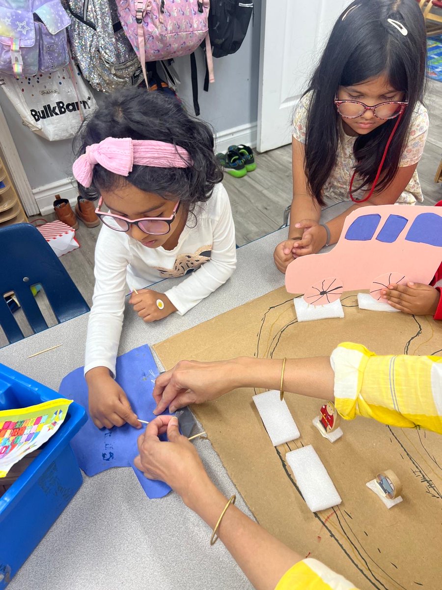 muppetschildren's tweet image. Kindergarteners put on their hard hats and got creative constructing their very own mini bus station! 

#BuildingFun #KindergartenCreativity #Teamwork #FutureArchitects #MuppetsOnMain #STEMLearning #HandsOnLearning #CreativeKids #BigIdeas #VVCS #VictoriaVillage