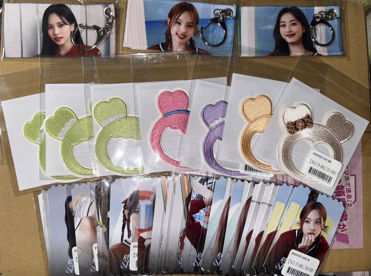 めっちゃ前に引いたせいで
自分もなに当たっとったかわからんw

#TWICE #オンラインくじ
#ReadyToBeSpecial