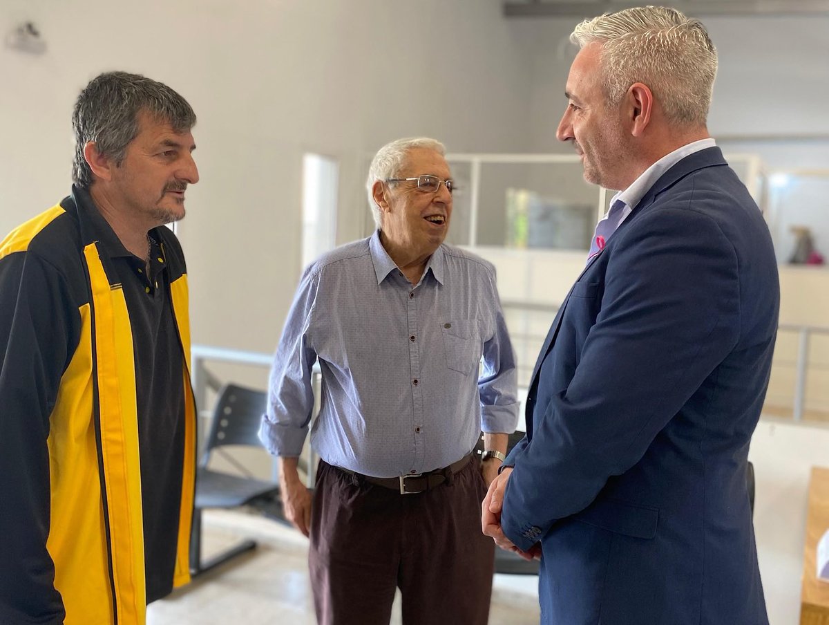Agradecemos al HCD de Garupá y a su Presidente, Miguel Rauber, por el emotivo homenaje. 

Nos enorgullece recibir un reconocimiento por nuestra labor en la formación de jóvenes futbolistas. Acompañaron Nuestro Secretario Gerardo Nietzsche y el Vocal Adrián Yossen.