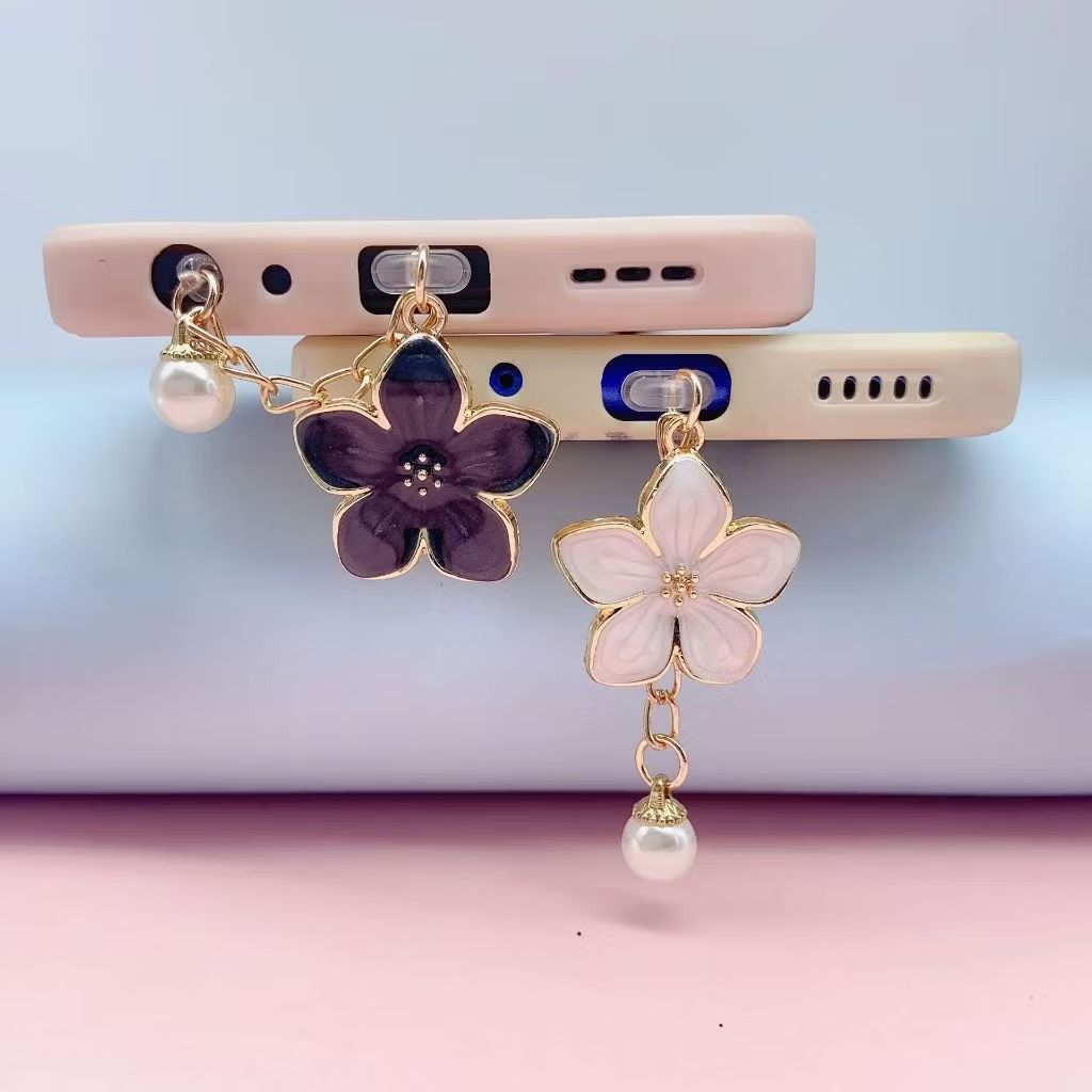 stevikaoru's tweet photo. Cek Penutup Lubang Charger Iphone&amp;Android Penutup Lubang Earphone Anti Bebu dan Air dengan harga Rp15.500. Dapatkan di Shopee sekarang! https://t.co/RQkIywPqIJ https://t.co/VMOCQI4NF6