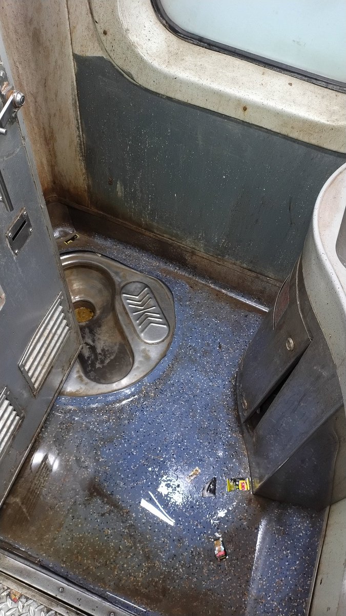 Divakar47877599's tweet photo. It's very ridiculous to take a journey on the Indian railway. There is no water no cleanliness on the Lucknow barauni train( 15204). Shame on Indian railway 
#indianrailway #irctc #centralgovernment #railwayminister https://t.co/xitu2Orxpe