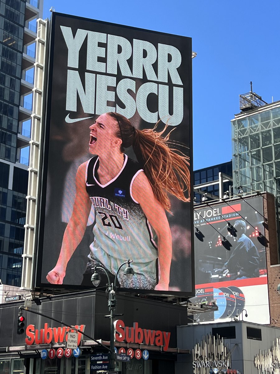 Queer Latifah ✨ tweet media