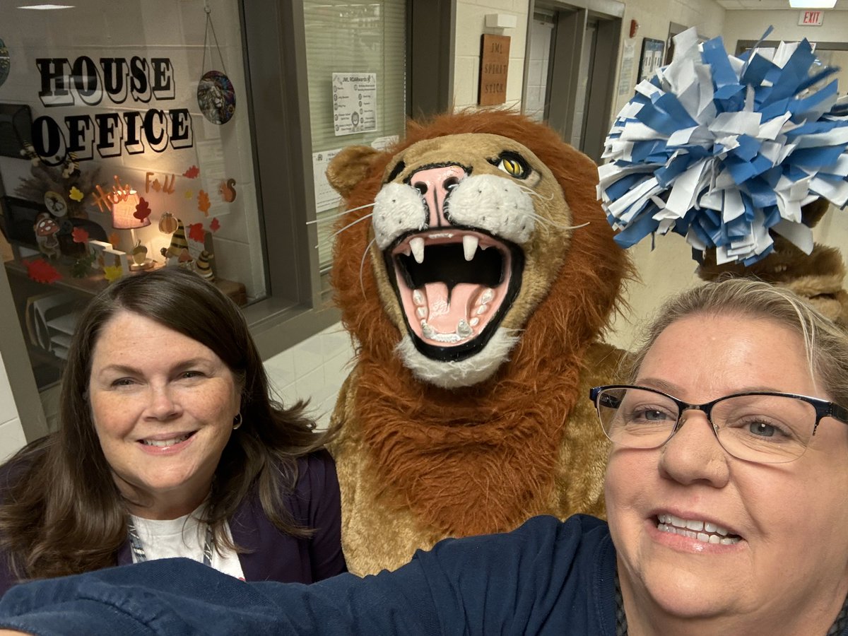 Best House Secretaries! #UnityDay #WeAreOneLCPS #JML
<a href="/JML_MS_Official/">JM Lunsford MS</a>
<a href="/LCPSOfficial/">LCPS News</a>