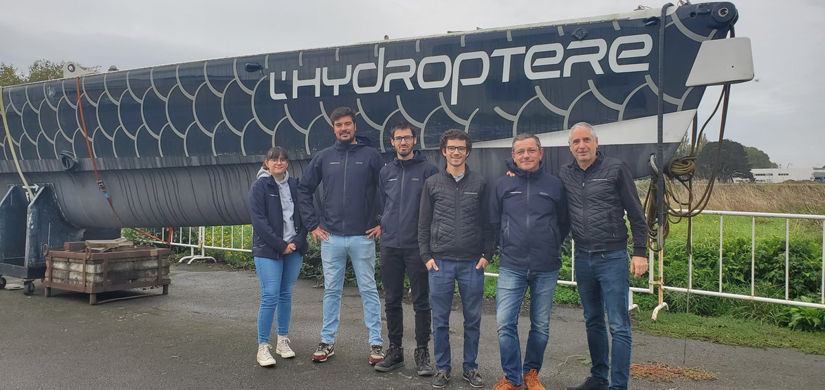 #Ultime #Cagnotte #Hydroptère 

 L'Hydroptère s'apprête à voler à nouveau et nous avons besoin de vous !

Après avoir sauvé L'Hydroptère en 2019 en Californie, Gabriel Terrasse et l'équipe qui l'accompagne l'ont rapatrié en France en 2023. Le foiler se trouve tout près de Nantes