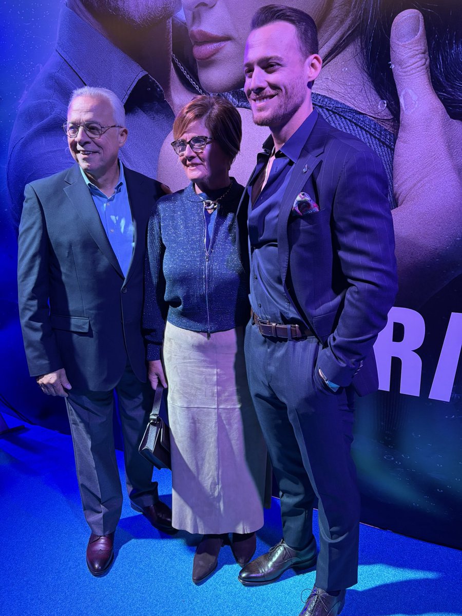gitmehandemiyy_'s tweet photo. Bürsin family ay🥹🫶🏻

#KeremBürsin  #MaviMağaraXPrime https://t.co/LeZlbD50fb
