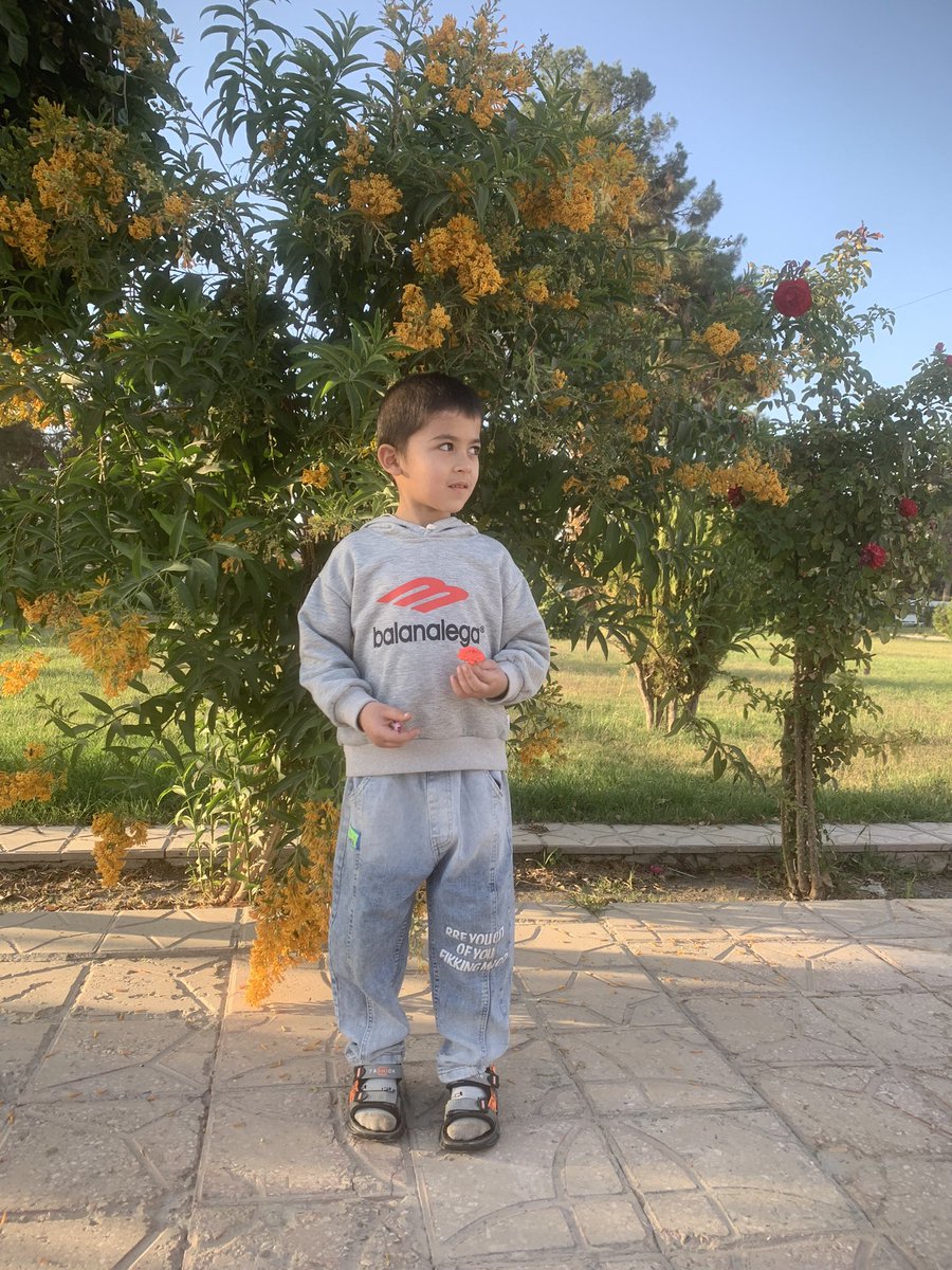 KarimiUzbek's tweet photo. ۲۹ میزان، اوزبیک تیلی ملی بیره‌می کونینی نشانلش مقصدیده تیارگرلیک آلیش اوچون کمه لک ده آلینگن رسم لر. https://t.co/K3GYJuldw1