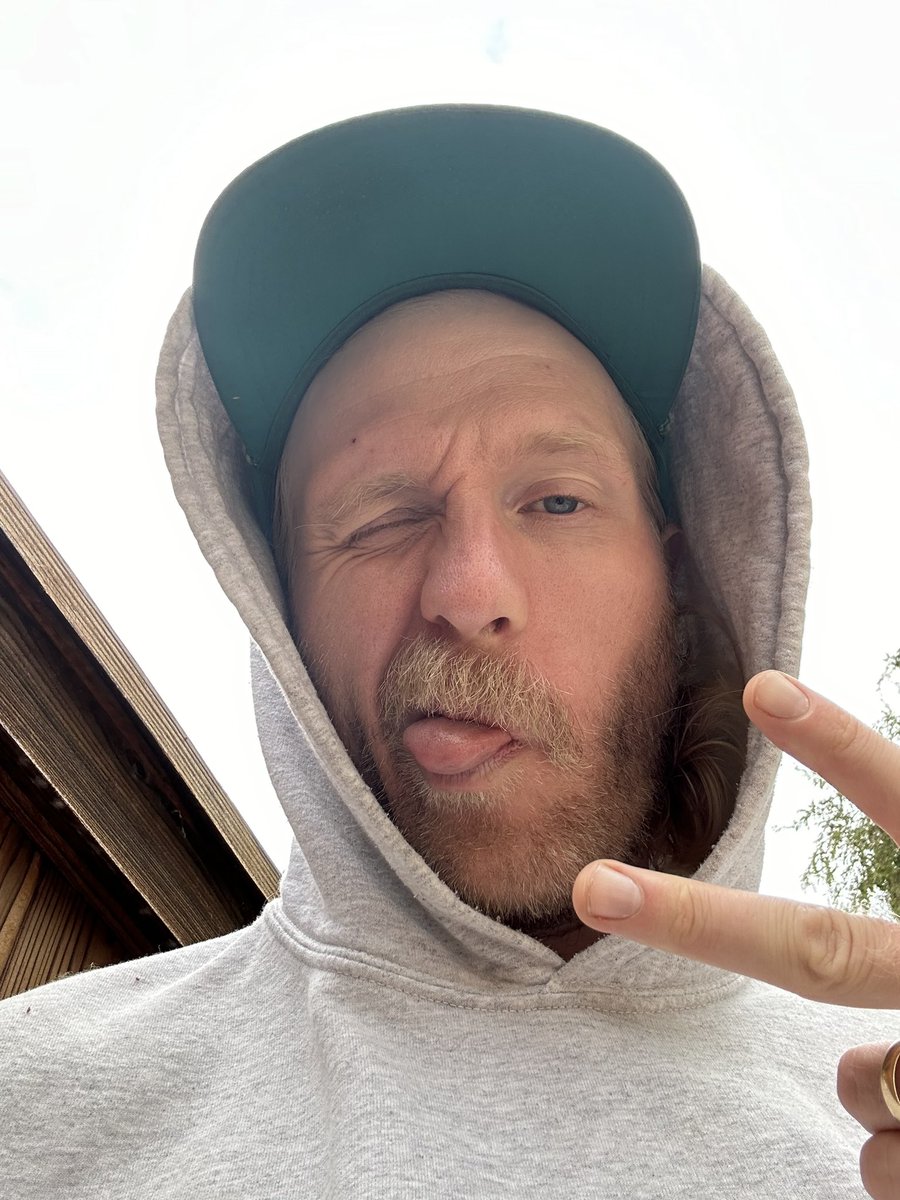 jackberigan's tweet photo. Feeling krazy with my hood up over my hate this morning haha! You guys ever have nightmares? https://t.co/9zla513GU3