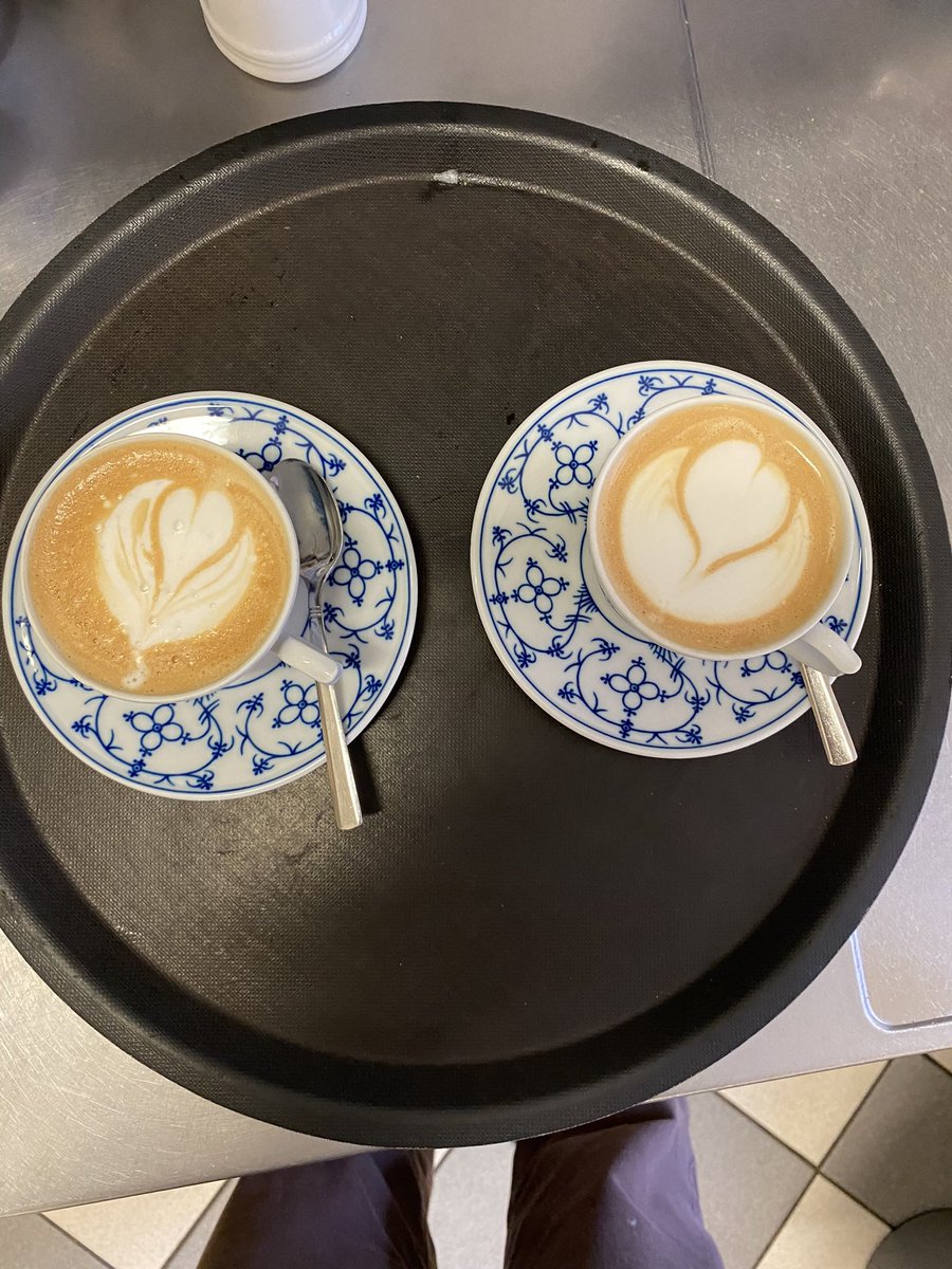 diesefiliz's tweet photo. Liebe Freunde des Latte-Arts: ich bin zurück ausm Urlaub 😌 https://t.co/PX99bNK5Gm