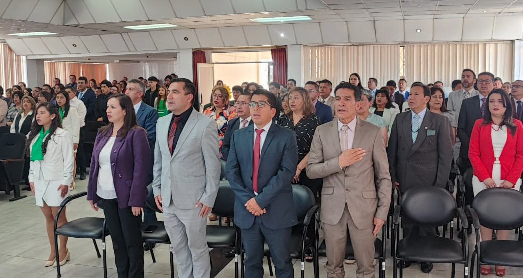 🔵 #CJEnTerritorio 

El Vocal del <a href="/CJudicaturaEc/">Consejo de la Judicatura</a>, <a href="/MerckBenavides/">Dr. Merck Benavides Benalcázar</a>, asistió a la Sesión Solemne por el #DíaDelServidorJudicial 🧑‍⚖️👩‍⚖️. 

El evento se desarrolló en la <a href="/CorteCarchi/">Corte Provincial de Justicia de Carchi</a> 🏛, con la presencia de autoridades locales, provinciales y ciudadanía en general.