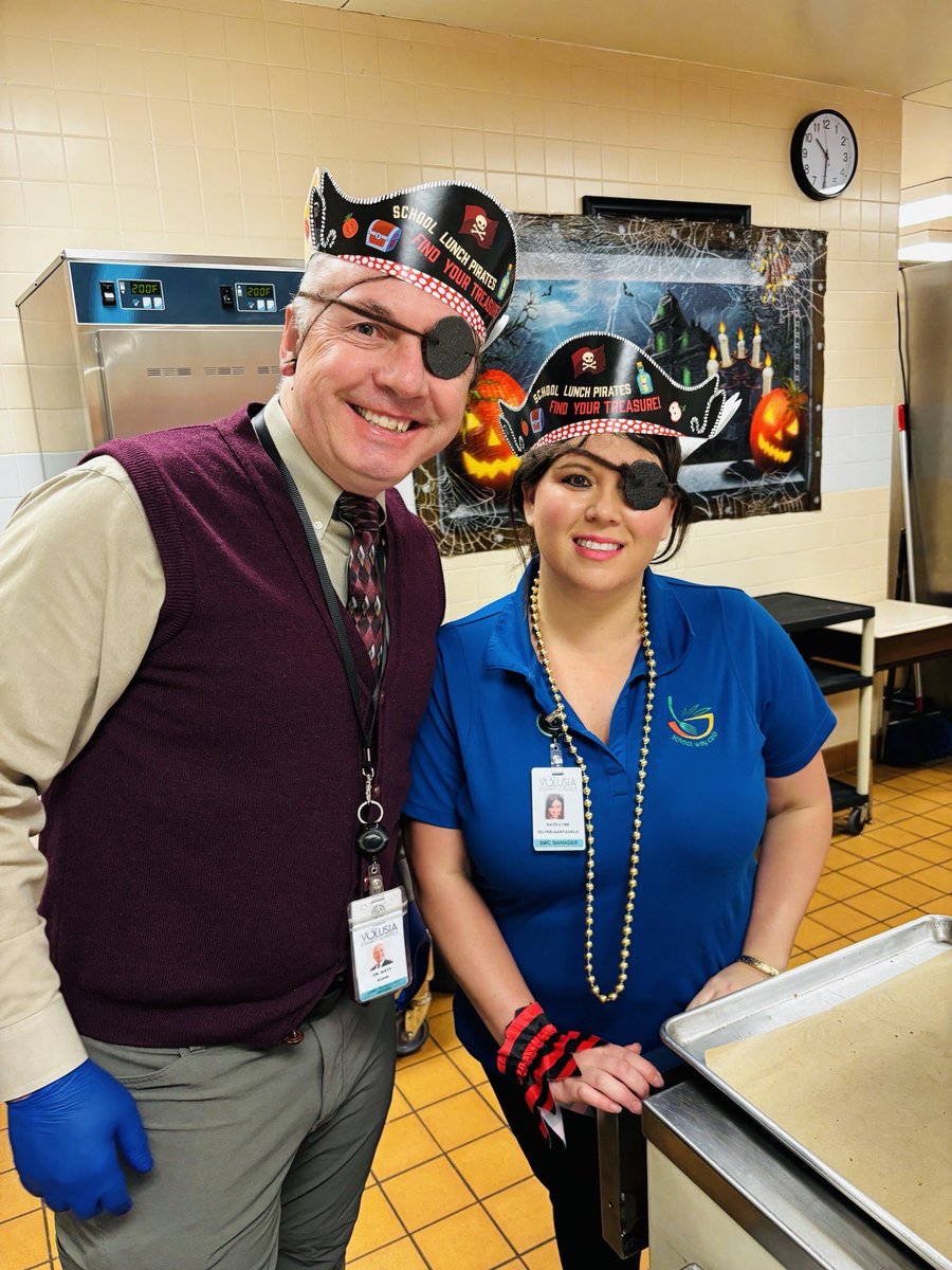 edtechmatt's tweet image. Served lunch today to the great students of Sunrise Elementary School with Kitchen Manager, Kate-Lyne Silver (maybe a distant cousin of Captain Long John Silver). She runs a tight ship!
