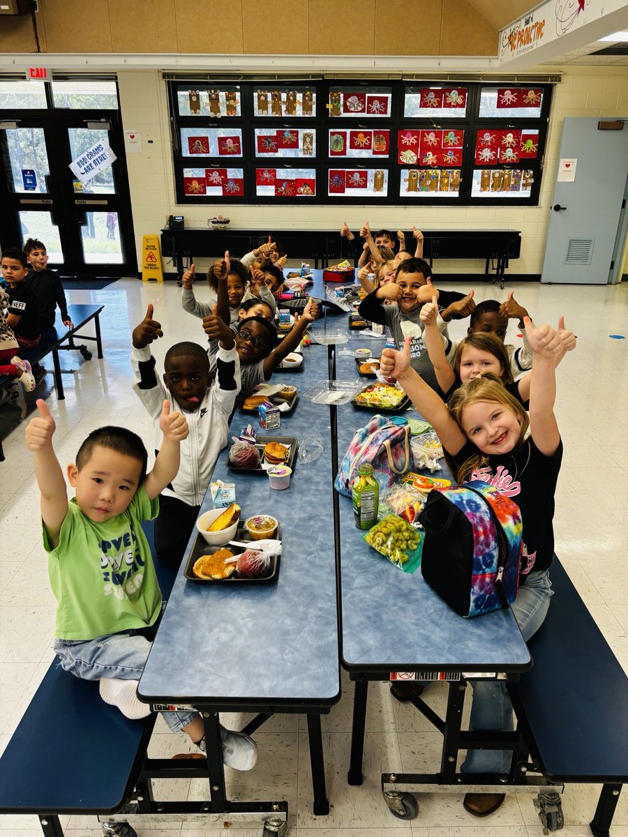 edtechmatt's tweet image. Served lunch today to the great students of Sunrise Elementary School with Kitchen Manager, Kate-Lyne Silver (maybe a distant cousin of Captain Long John Silver). She runs a tight ship!