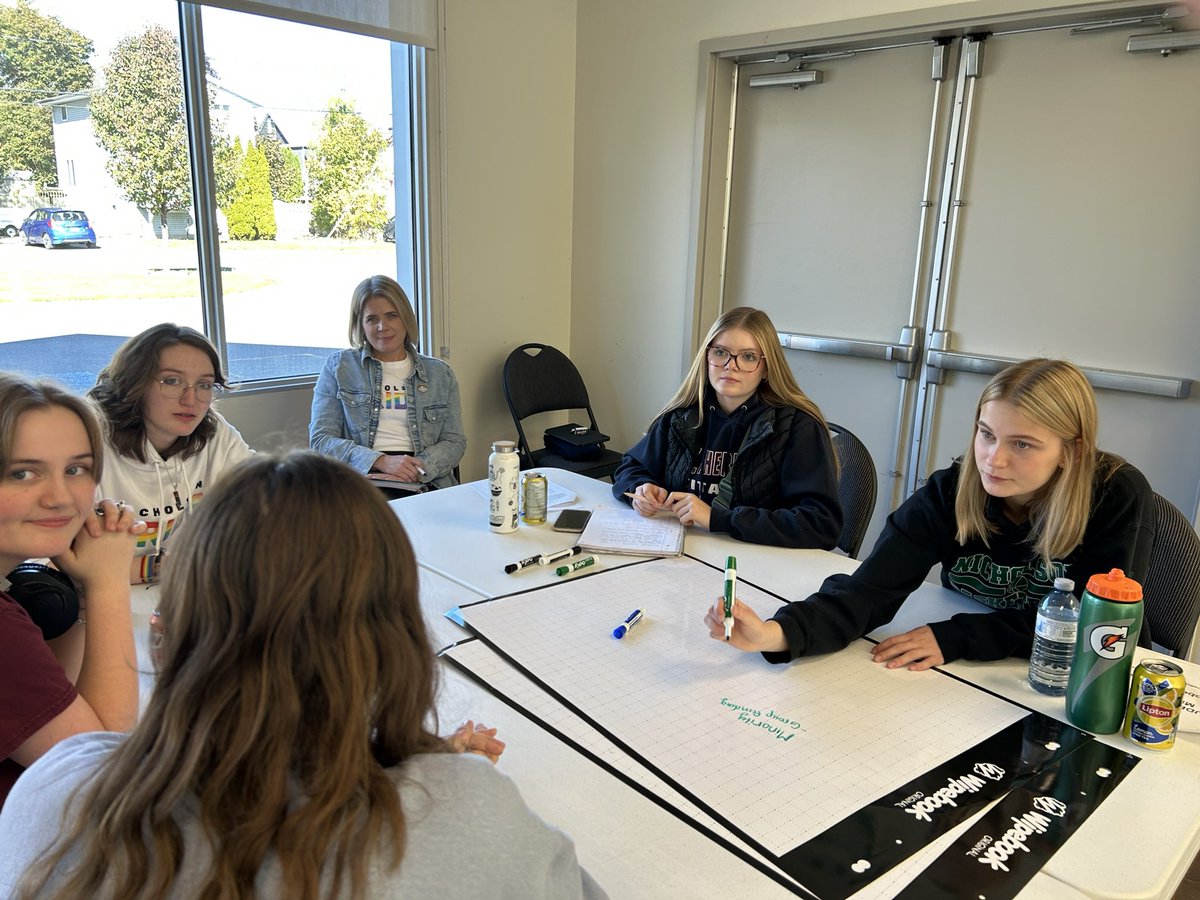 CareyDewey1's tweet image. Thank you to students from different leadership groups in our five high schools for sharing what is important to students to shape the priorities of the 2025-2030 Multi Year Strategic Plan. @alcdsb