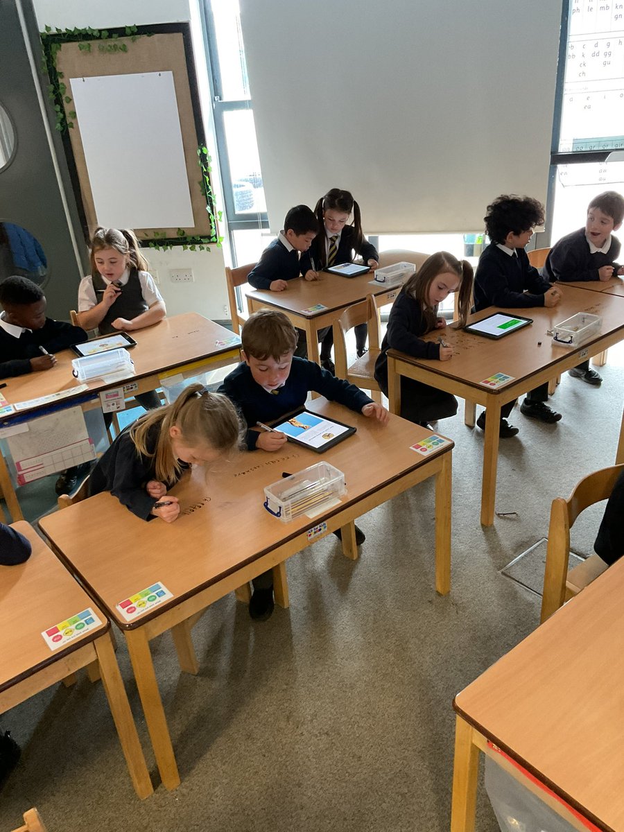 Year2ECroxteth's tweet photo. In English we used middle to search for facts about cheetahs ready for our next writing unit. @CroxtethC https://t.co/38KSMlFsar