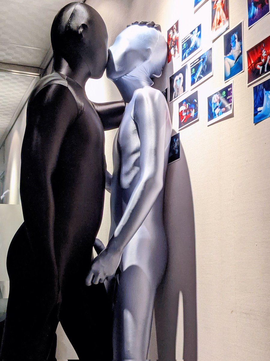 Our new <a href="/StickySlimeTW/">Sticky Slime</a> Studio place has display light is awesome ❤️
Just like a real mannequin！🥵🥵💦
新史萊姆工作室有展示燈真的好讚...
關大燈穿緊身衣可以直接當人型模特
然後那個不知道是誰
小小隻也好可愛噢🥲
#如果汪汪在這邊辦緊身衣聚會...？😳
⚫ ： <a href="/SpiderWoof/">⚡Spider Woof⚡蜘蛛汪🦊</a>
⚪ ： <a href="/HornyMeteor/">瑟瑟三尾狐</a>