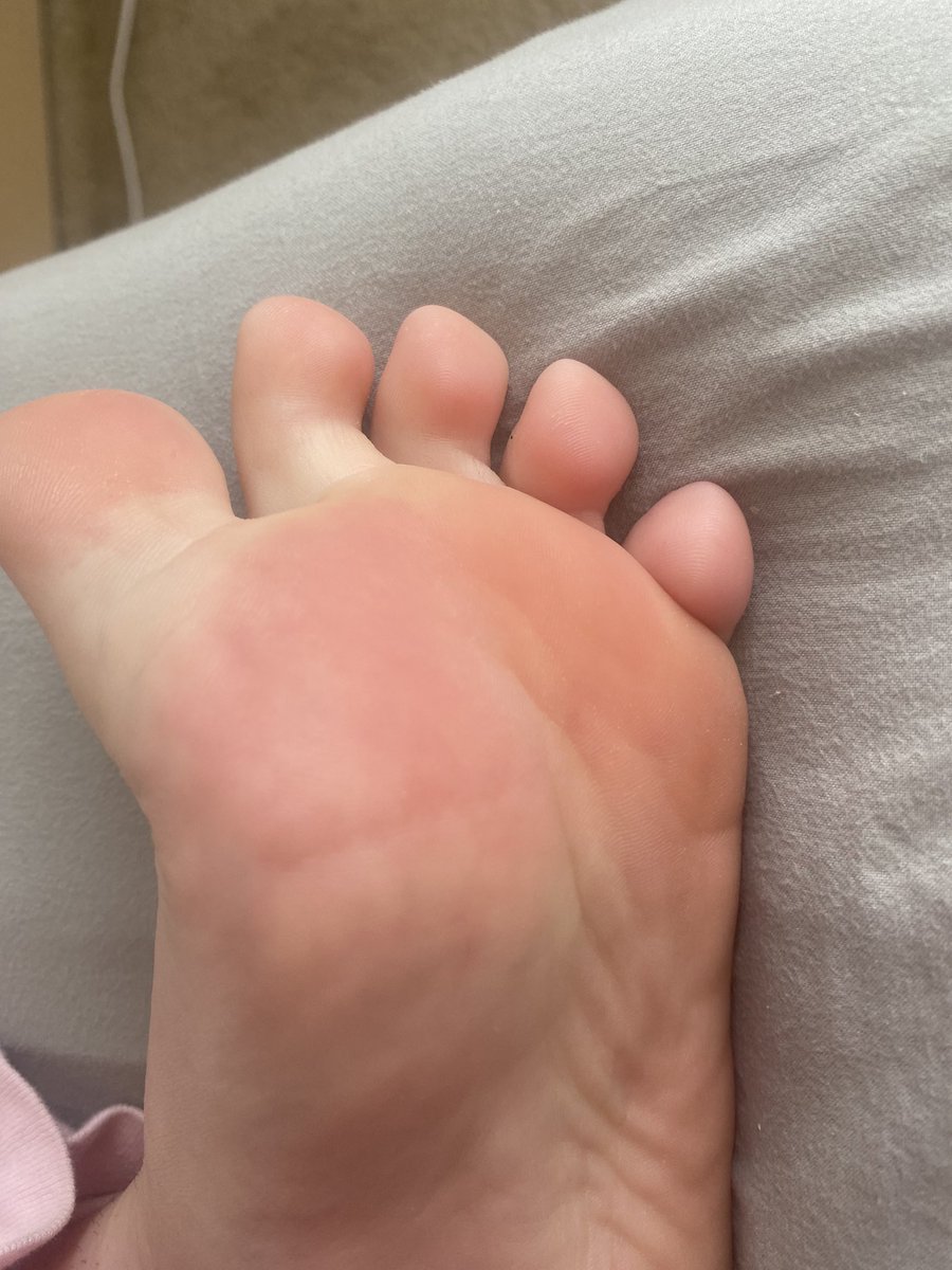 mauveart's tweet photo. Anyone want to wank to my soft warm feets 🦶🏼👣💋 #feet #feetworshi̇p #Feet #footjob #feetjob #fetish #kink #kinky #rp #softfeet #soles #softsoles #feetchat #feetvideos #feetpics #feetpictures #footfetish #feetlovers #toes #feetfindom #feetdom https://t.co/Qczsb4OGqj