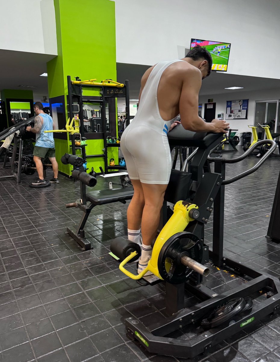 CcamiloSandoval's tweet photo. Late night pumps 🍑 https://t.co/31TNdSe8NC