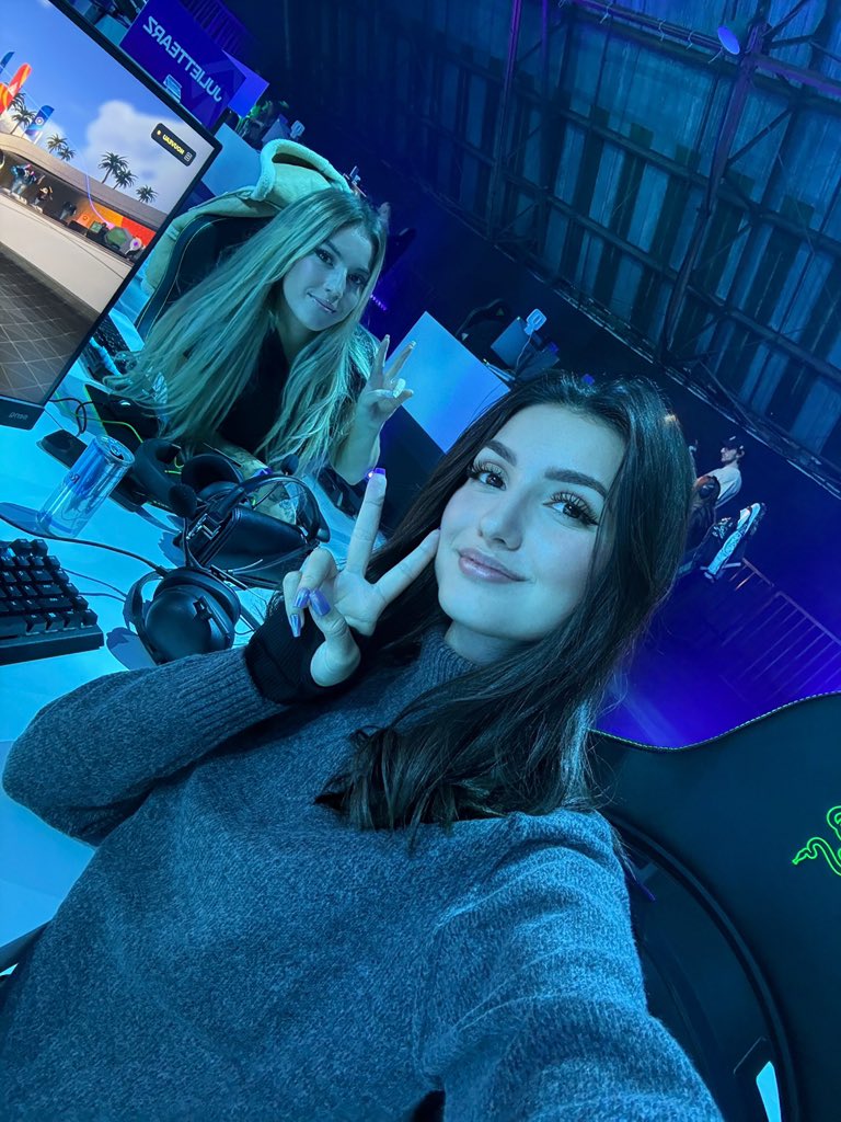 Juliette_arz's tweet image. Venez découvrir le nouveau jeu shooter @Play_Ethos en direct de Los Angeles :

twitch.tv/juliettearz

Je suis tellement hype ✨
#jointheevolution | Publicité