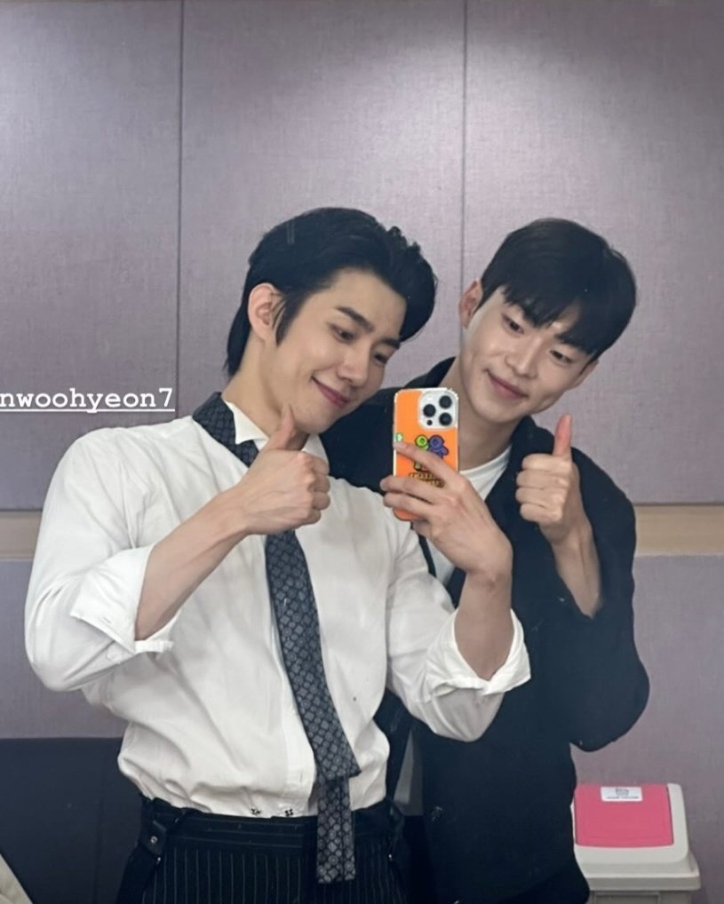 beansxooo's tweet photo. KANGMIN AND WOOHYEON TOGETHER IN ONE FRAME AGAIN 😭 https://t.co/V5XCZArvAG