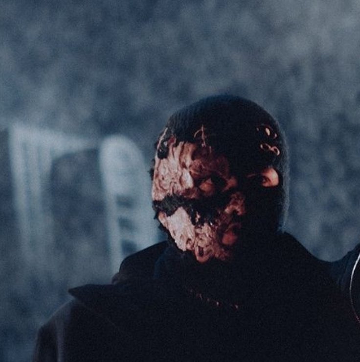 badhedonist's tweet photo. it’s giving wade wilson if he were emo https://t.co/hvFBXVd5H1