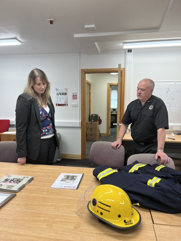 EmmaRoddickSNP's tweet photo. 👏 I loved hearing about the shared Youth Voluntary Services Scheme, which clearly means so much to those who provide it, as well as the young folk who’ve benefitted and given their time to their community. 

It was great to learn how many young women have been involved, too! https://t.co/nc145nqZwK
