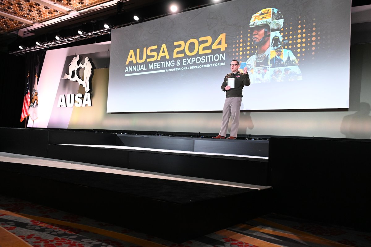 USArmyReserve's tweet image. “Be disciplined and be brilliant at the basics.” –Sgt. Maj. of the Army Michael A. Weimer

The U.S. Army releases a Blue Book, guidance on standards and discipline that will serve to create commonality and consistency throughout the Army.

➡️ spr.ly/6001qXmFR