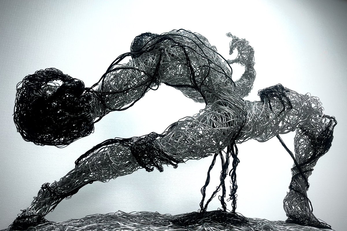 GASYA_SAKURA36's tweet image. 「黒縛跋扈」

限界があるならば、受け入れよう。
悪くはない
不快は砕き
不安は振り切ろう。

#wire #wireart #wireartwork 
#wiresculpting
#針金　#針金アート