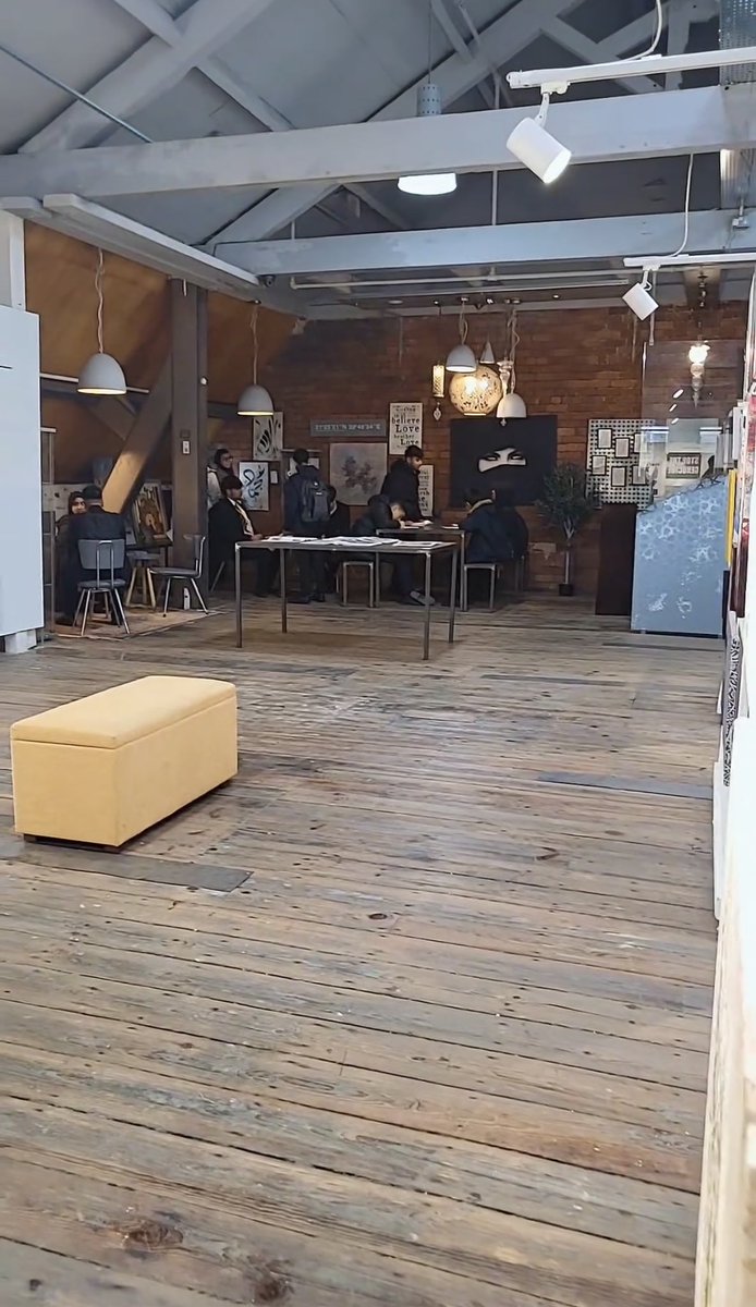CarltonBolling's tweet photo. Year 10 students had the opportunity to visit Artz-I art gallery as part of their 3D design course. Students were expose to a range of artwork from ceramics, laser cut pieces and embossing #CarltonEdge💎 #CurriculumTechnology https://t.co/EJXTO20w3D