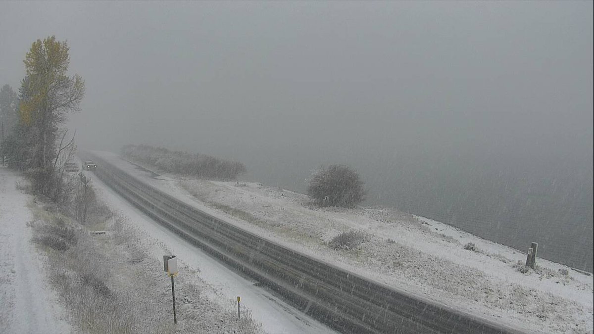 NWSMissoula's tweet photo. 11:10AM (10/17): Moderate snowfall is currently reducing visibility and creating slick conditions at #GeorgetownLake in SW MT. #MTwx https://t.co/Jz53tY3R7v
