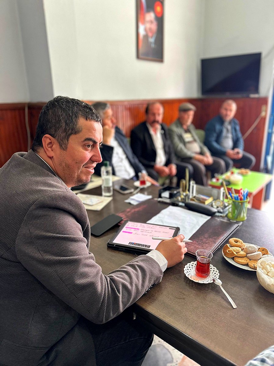 UgurGiresun's tweet photo. 📍 Saraydüzü 

İstişare, kadim kültürümüzün vazgeçilmezi.

Saraydüzü İlçe Başkanlığımızda hemşerilerimizle buluştuk.

Fikir ve önerilerini paylaşan hemşerilerimize teşekkür ediyorum. https://t.co/AIPHKFmcp9