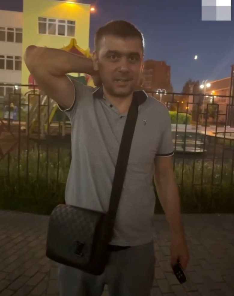 seostock's tweet image. ⚡️В Екатеринбурге новый россиянин из Азербайджана Азимов Исмат Яшар оглы надругался над 12-ей девочкой.

Ранее СК возбуждал уголовное дело на ублюдка,по статье «Хулиганство».

Все это время преступник был на свободе,а не в СИЗО и за это время успел поломать жизнь ребенку.