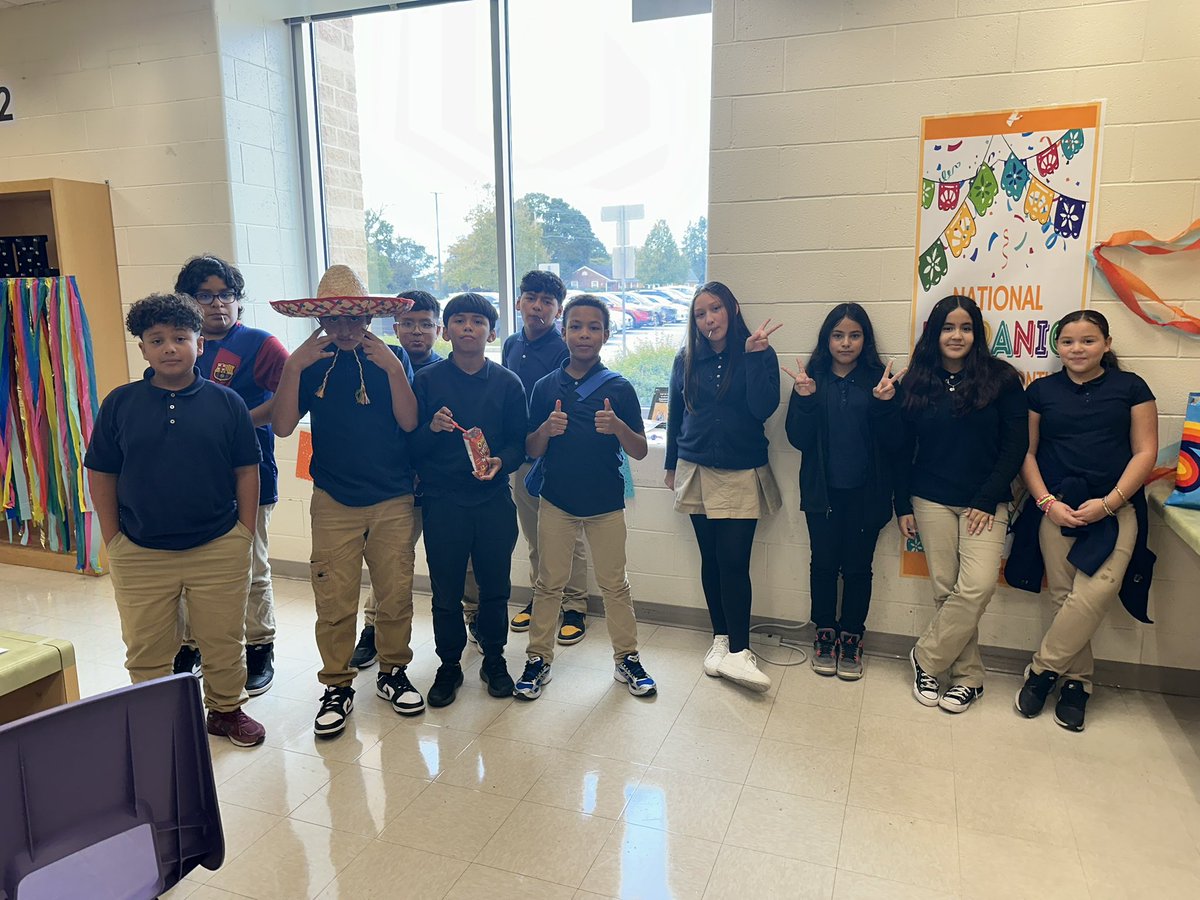 ArtsyDancerMB's tweet photo. The 2nd stop on our Hispanic Heritage Activity Tour. Lunch Bunches in the Hub! Our staff members wrote, encouraging messages, and words of affirmation to our Hispanic students. We love all of our students every day and especially today. #WINdsormillCSFlife @windsormillms https://t.co/ZZ4xAPfqaT