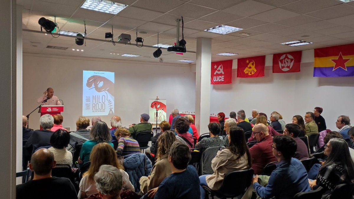 PCE_Vallekas's tweet photo. Empezando el homenaje al hilo rojo de nuestro partido. https://t.co/JRhxsP6LqG