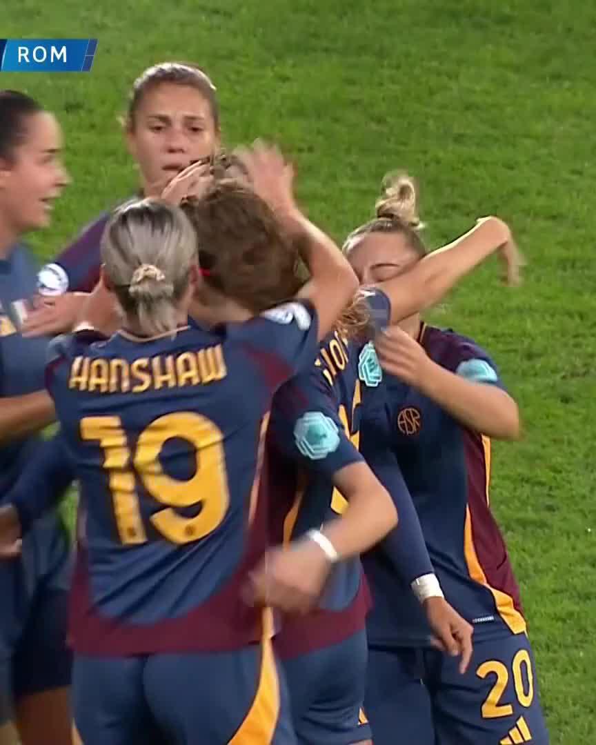 🦊 Roma ancora!Valentina Giacinti doubles their lead in Istanbul.Watch live for free on DAZN ▶️  #UWCL #UWCLonDAZN