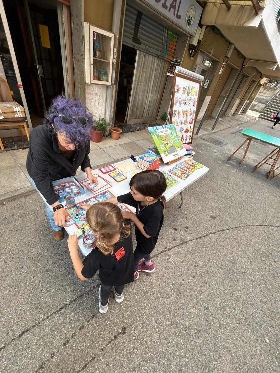 bibliobisbal's tweet photo. Aquesta tarda hem jugat i après més coses dels personatges del còmic Bitmax.
Gràcies Susanna de @Nollegiu Mediterrània i @combeleditorial per fer-ho possible!

#biblioteca de @labisbalemporda https://t.co/mjdb7K8TUP